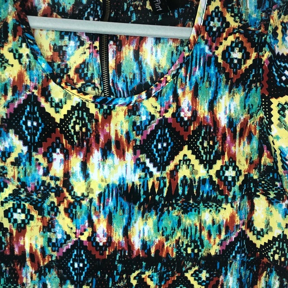 ❣️2 for $15❣️ Fun & Flirt short sleeve Aztec print blouse, small - Picture 2 of 5